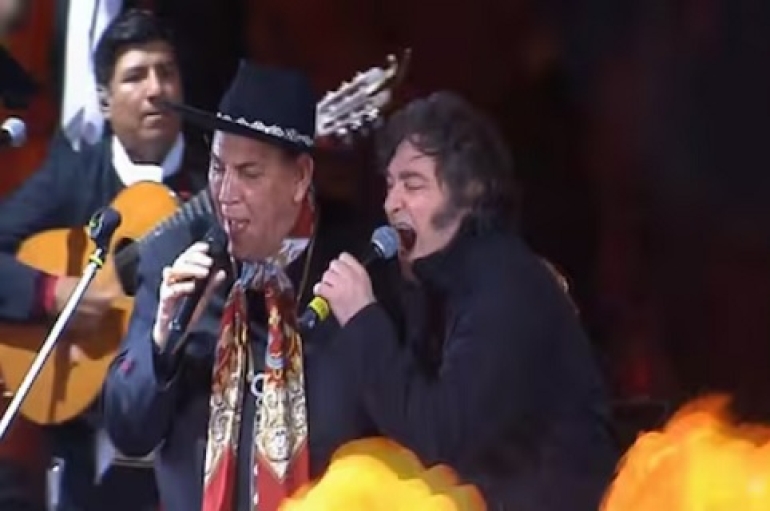 Milei cantó con el Chaqueño Palavecino "Amor Salvaje" a dúo en Jesús María