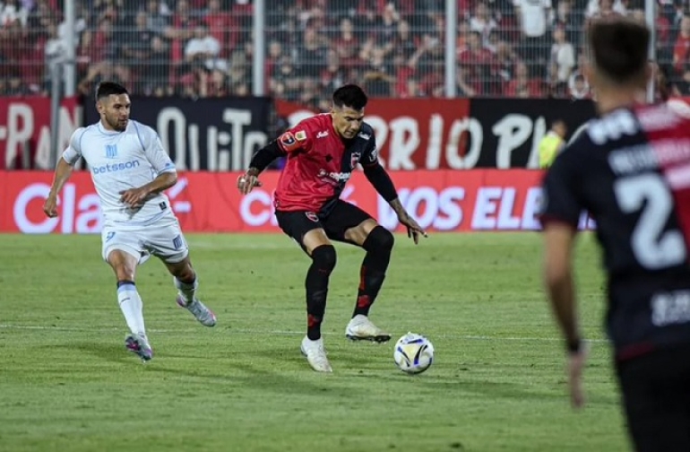 Newell’s perdió con Racing en el final del partido