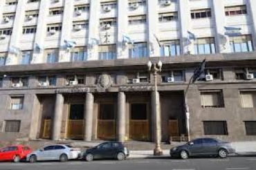 El gobierno ordena el cierre de tres grandes aseguradoras