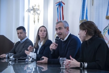 El intendente Javkin presentó el plan de obras para redes eléctricas y cañerías de agua