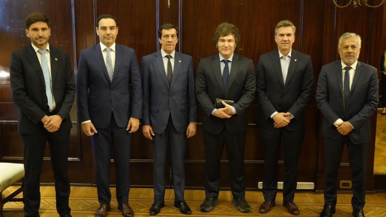 ¿Cómo fue la reunión entre Javier Milei y los gobernadores de la UCR y qué discutieron?