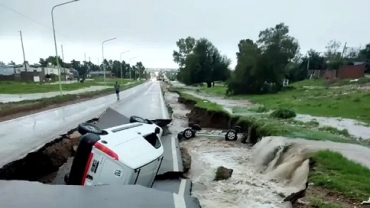 Temporal en Bahía Blanca: diez muertos, más de 1.300 evacuados y $10.000 millones de ayuda