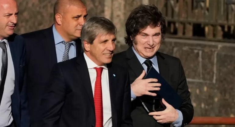 Empleados públicos: El Gobierno dispuso un recorte del gasto por 2,5 billones de pesos