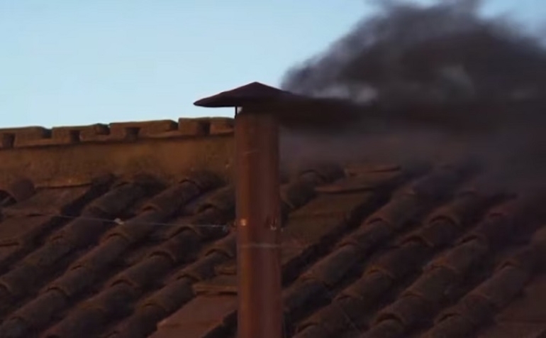 "Fumata negra": los cardenales no llegaron a un acuerdo por el nuevo Papa