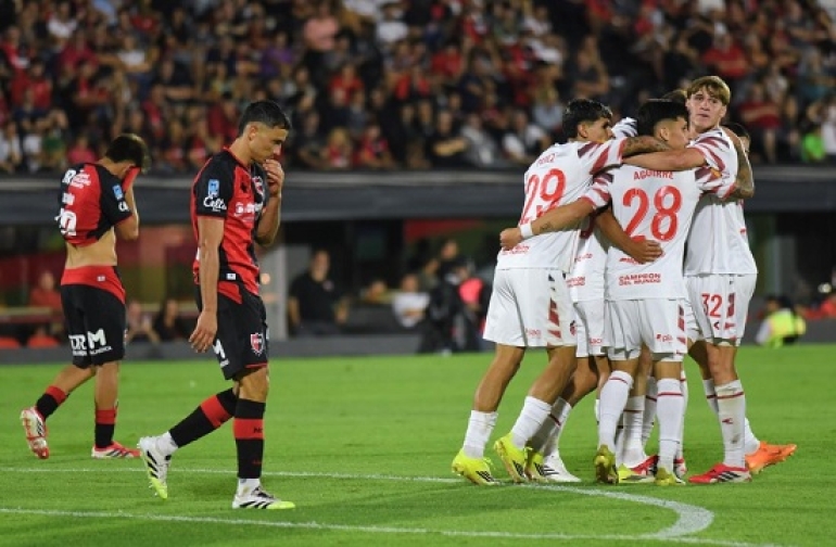Newell’s perdió ante Estudiantes a días del clásico