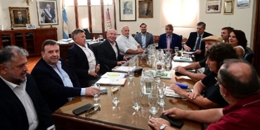 La Provincia ofreció un aumento de 8% trimestral a estatales