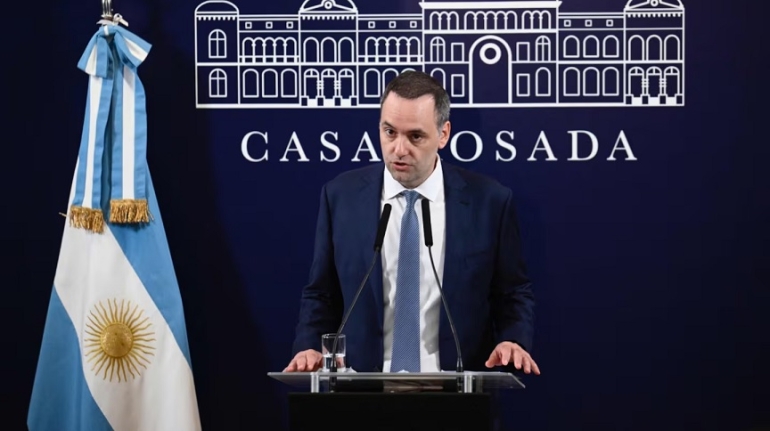 El Gobierno confirmó que les cobrarán a extranjeros por atenderse en hospitales públicos