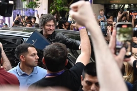 Milei llegó a Rosario para encabezar cierre de campaña
