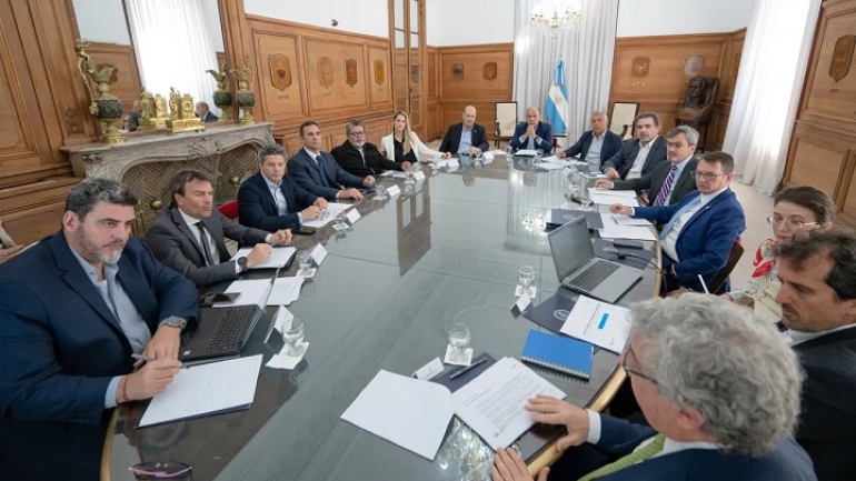 El Gobierno volvió a reunir al Consejo de Mayo buscando consenso para las reformas laboral y tributaria