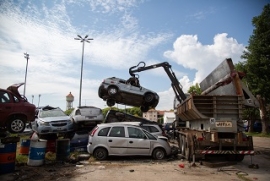 Comenzó la compactación de vehículos ubicados en el depósito de la PDI en Rosario