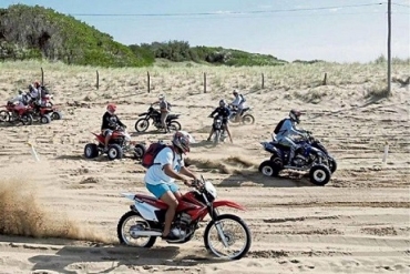 Descontrol de motos, cuatriciclos y UTV en Gesell: “Acá se deja todo así al libre albedrío y que cada uno haga lo que quiera”, expresó Viviam Perrone