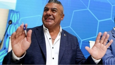 Hackearon la página del Senado de Mendoza y dejaron una foto de Chiqui Tapia en su web