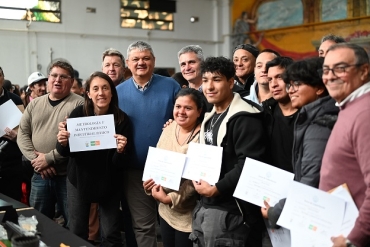 MÁS DE 350 VECINOS Y VECINAS RECIBIERON SUS CERTIFICADOS POR COMPLETAR LOS CURSOS MUNICIPALES DE CAPACITACIÓN EN OFICIOS