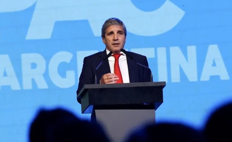 Gobierno prepara medidas para fomentar el uso de dólares