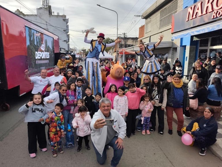 EXITOSA EDICIÓN DE “TARDE DE PEATONAL” EN AVENIDA FILIPPINI EN EL MARCO DEL DÍA DEL PADRE