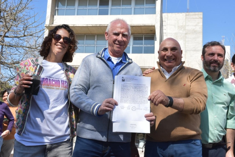 Histórico: Puerto General San Martín estrenó tres servicios de colectivos urbanos tras una inversión privada